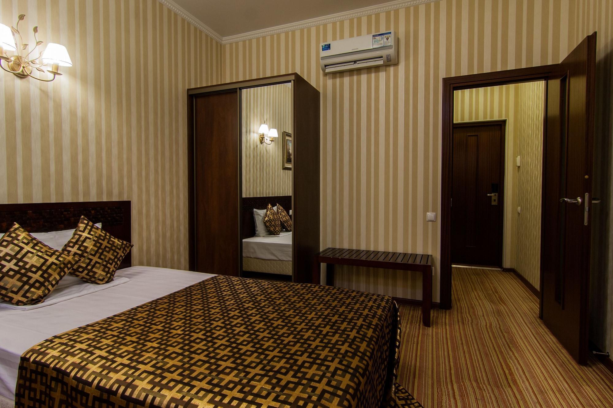 Klassik Hotel Chişinǎu Buitenkant foto