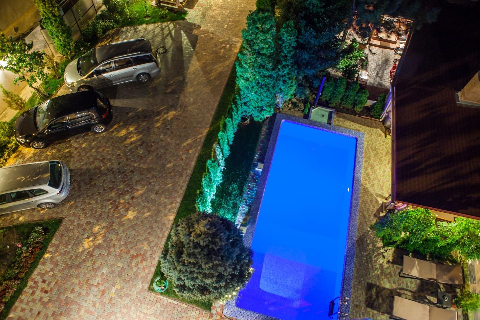 Klassik Hotel Chişinǎu Buitenkant foto