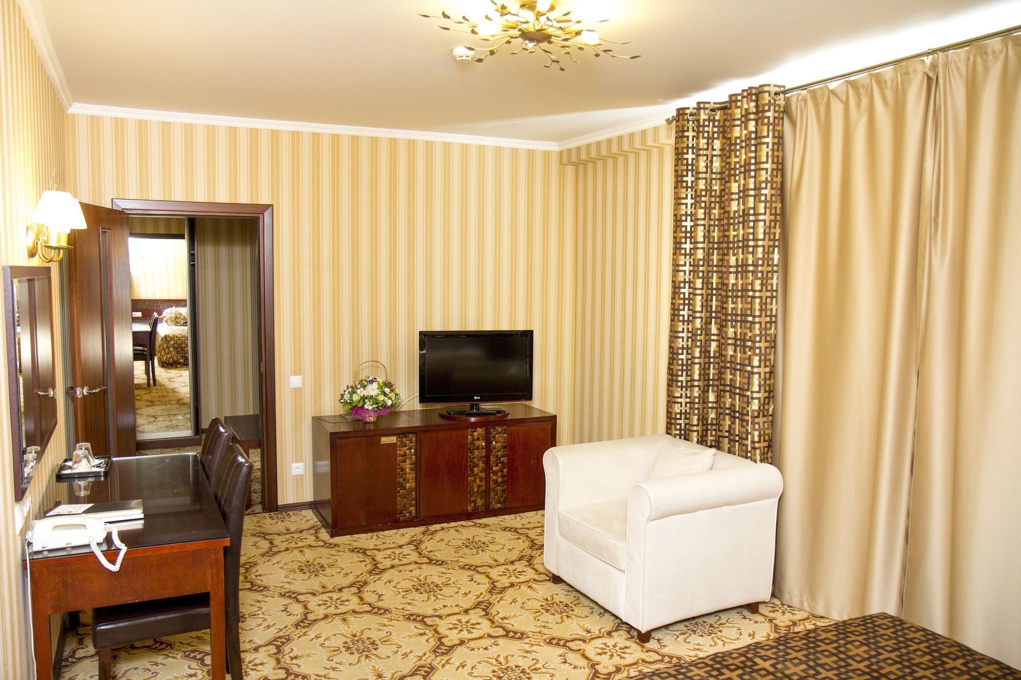 Klassik Hotel Chişinǎu Buitenkant foto
