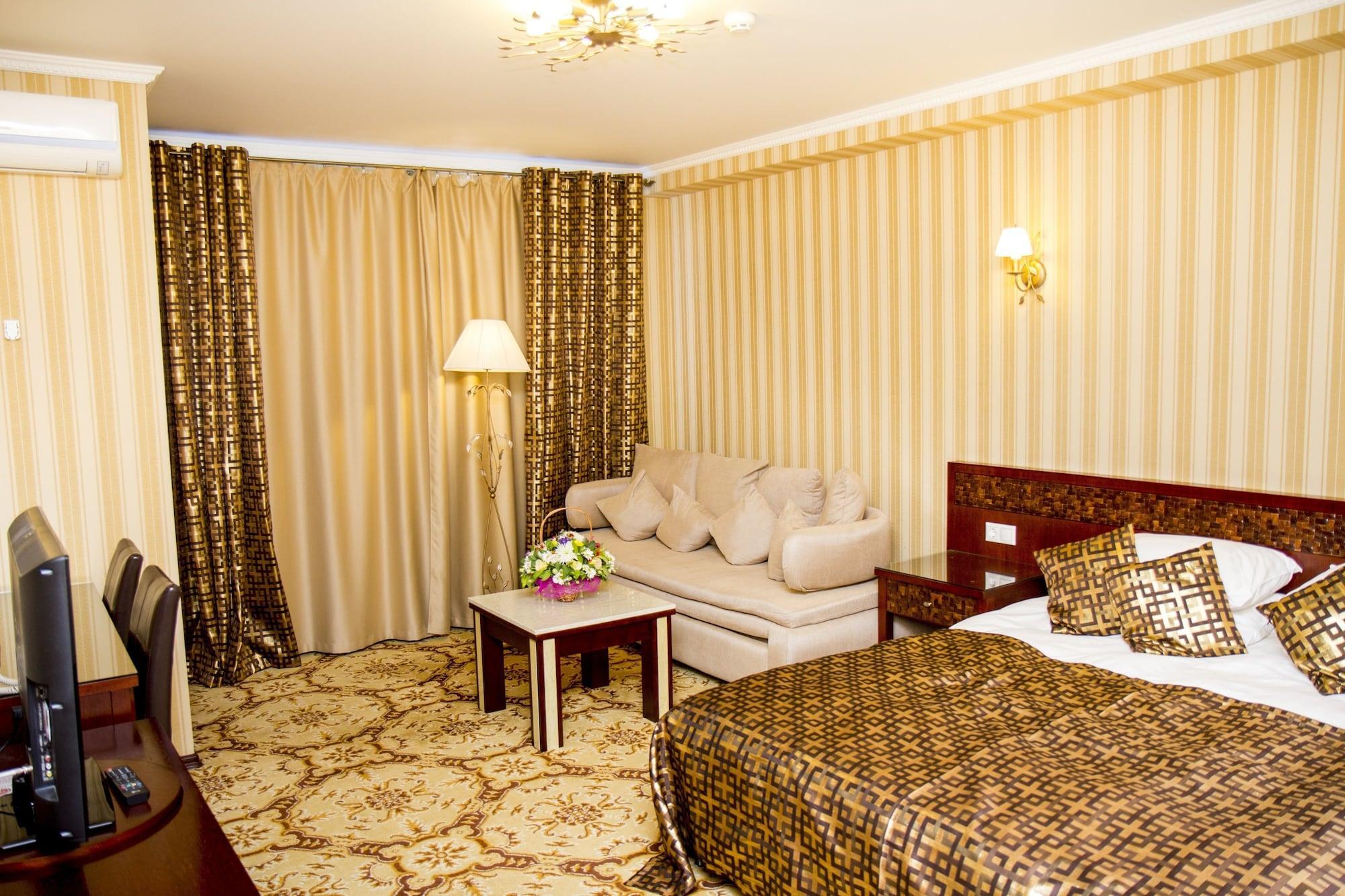 Klassik Hotel Chişinǎu Buitenkant foto