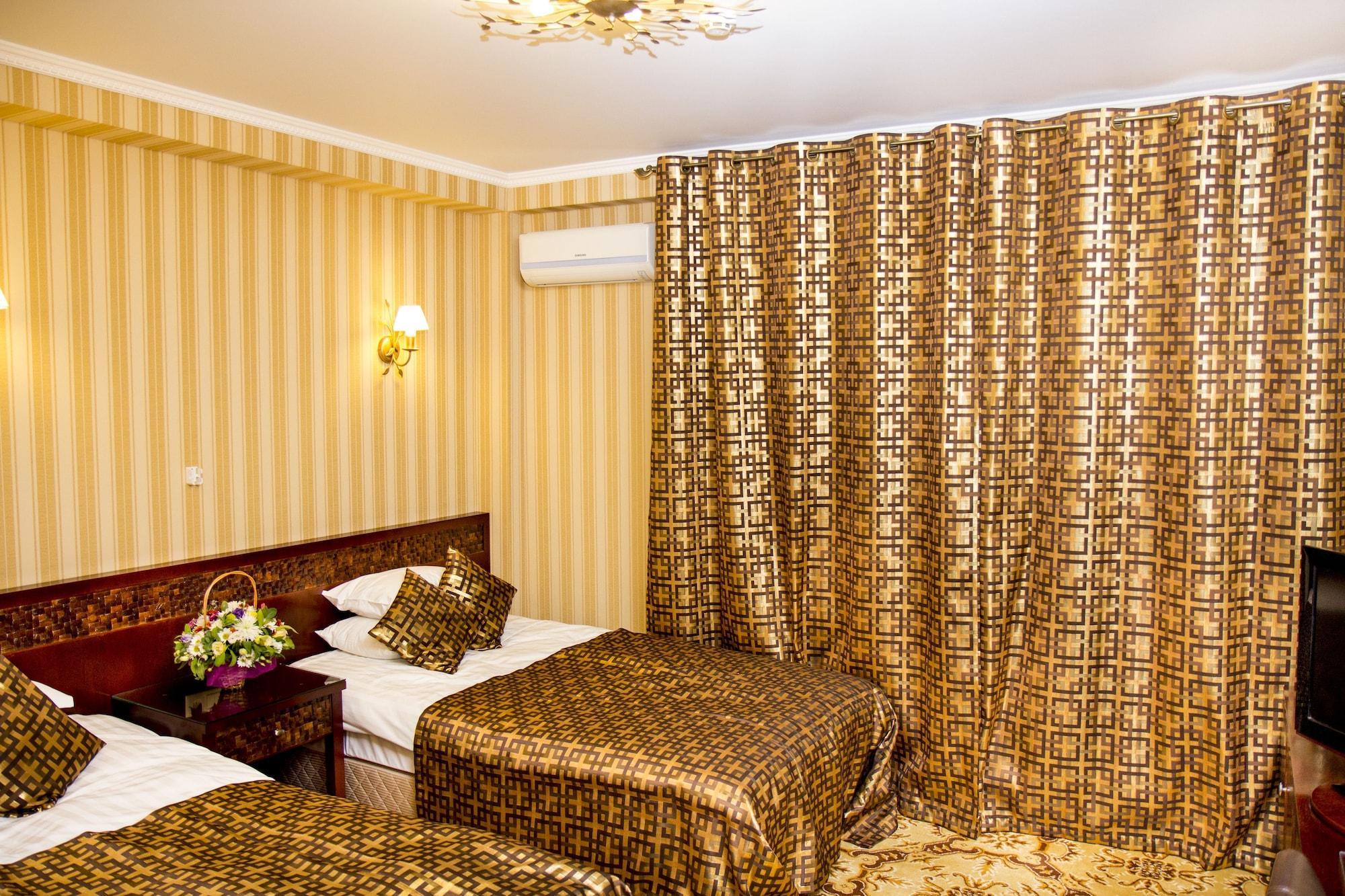 Klassik Hotel Chişinǎu Buitenkant foto