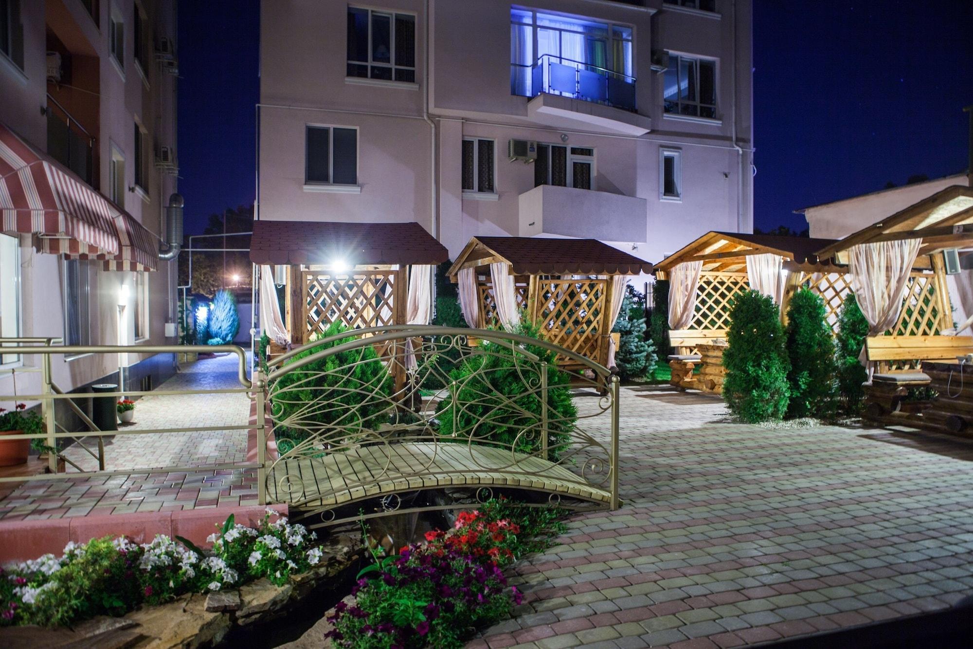 Klassik Hotel Chişinǎu Buitenkant foto