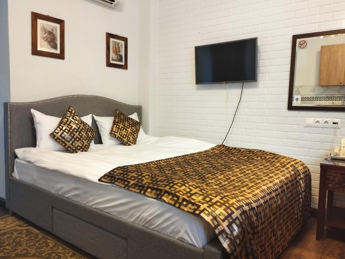 Klassik Hotel Chişinǎu Buitenkant foto