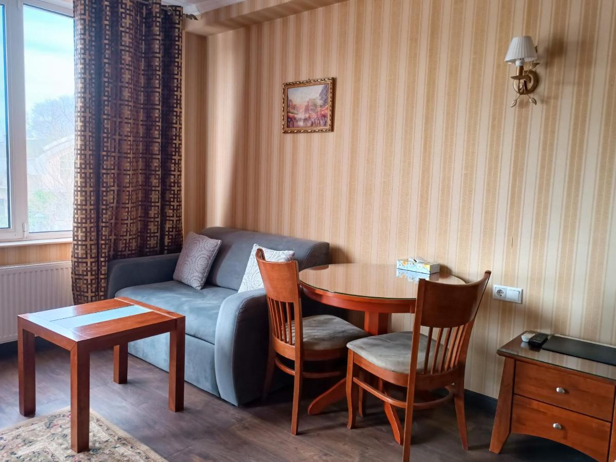 Klassik Hotel Chişinǎu Buitenkant foto